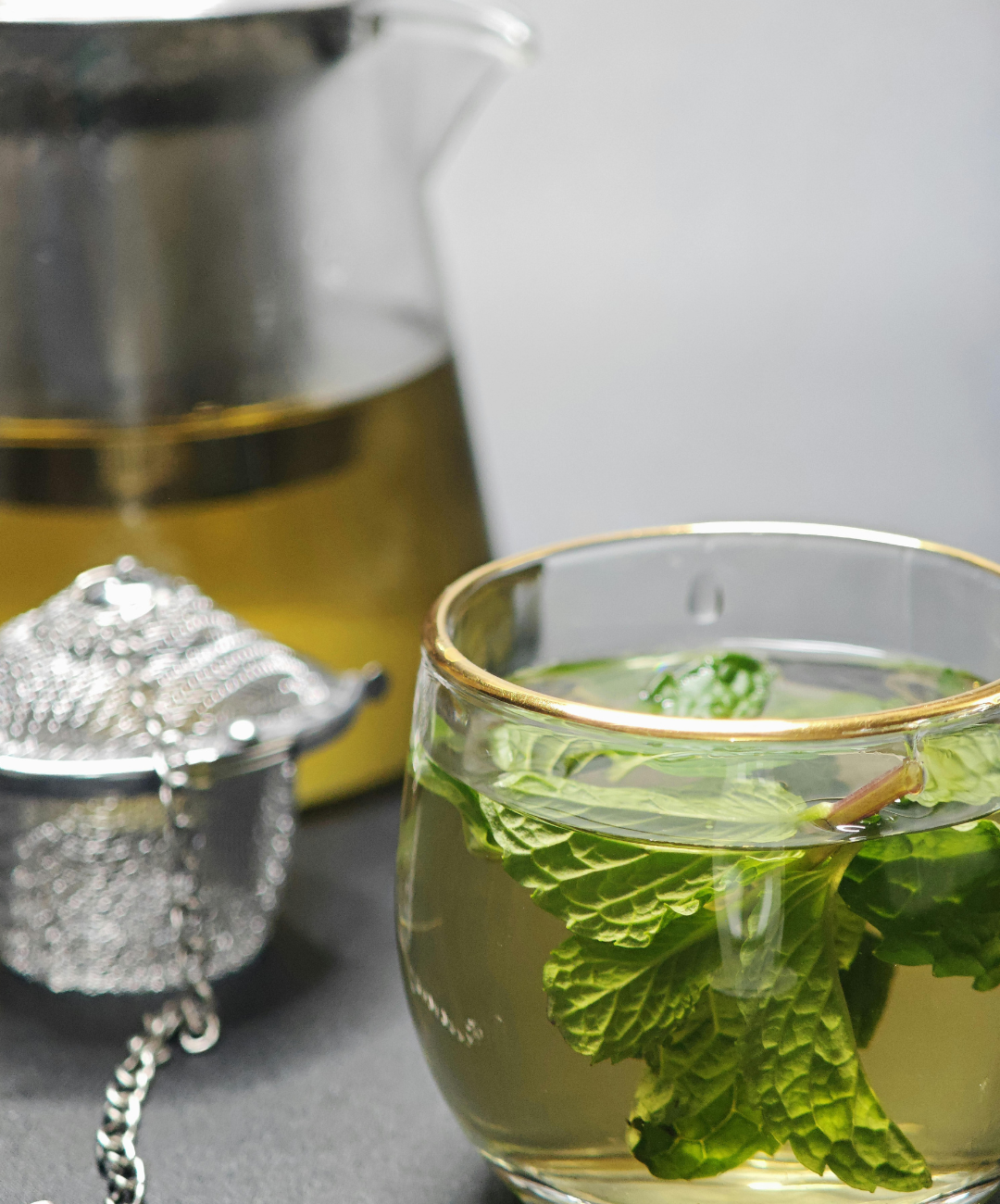 Thé vert à la menthe : bienfaits & effets secondaires