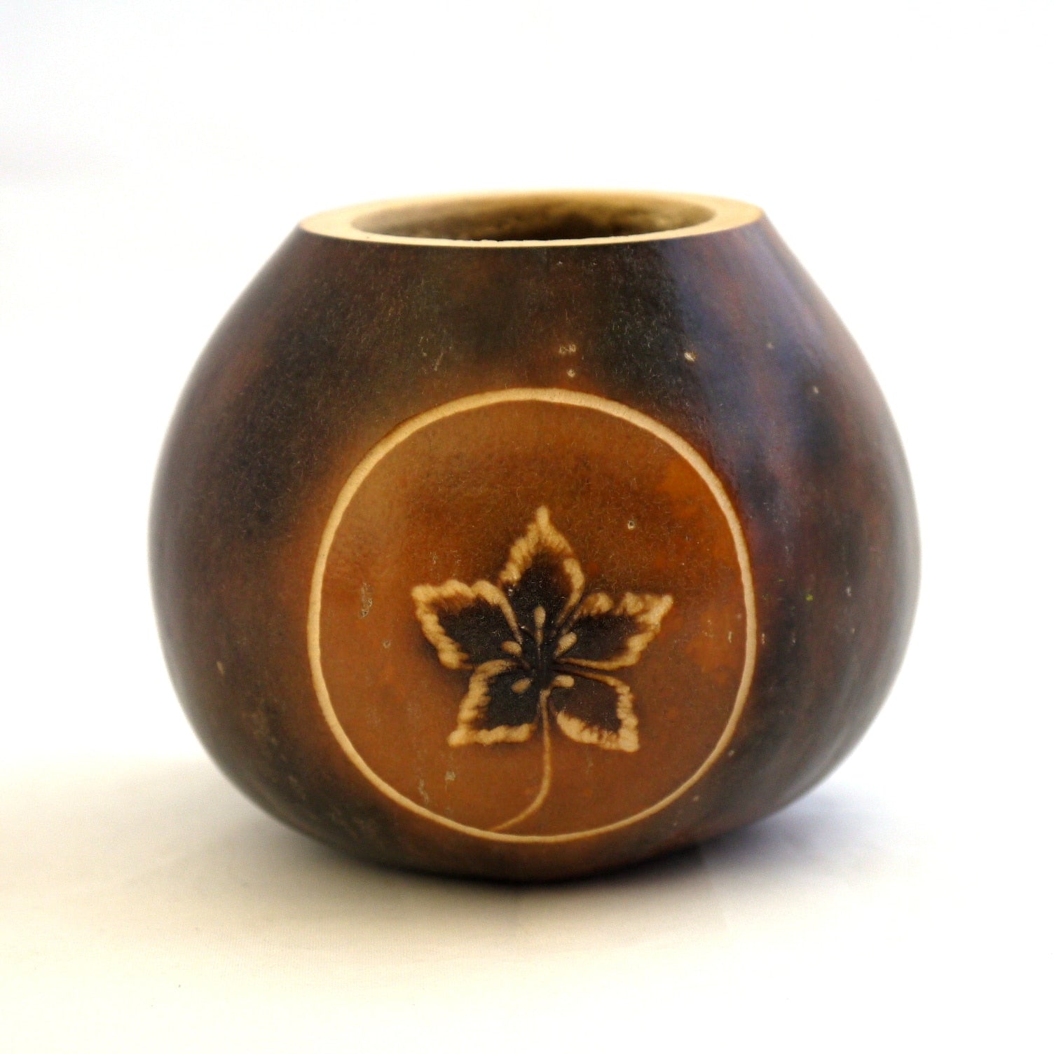 Pot à maté artisanal gravé